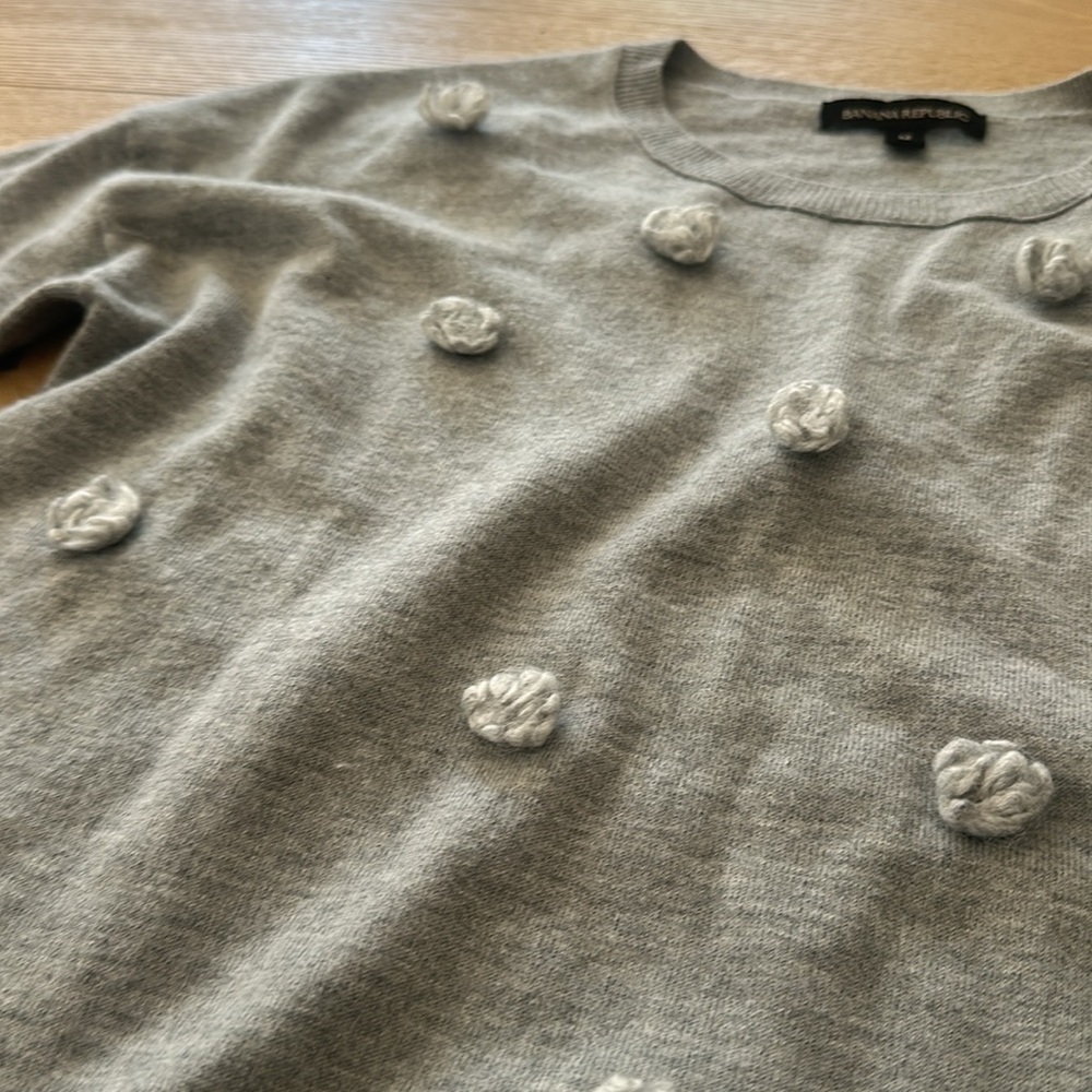 Merino wool banana republic gray pom pom sweater women’s M - Picture 4 of 6